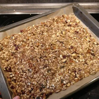 4. Alles auf ein Backblech mit Backpapier geben 