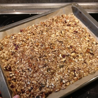 4. Alles auf ein Backblech mit Backpapier geben 